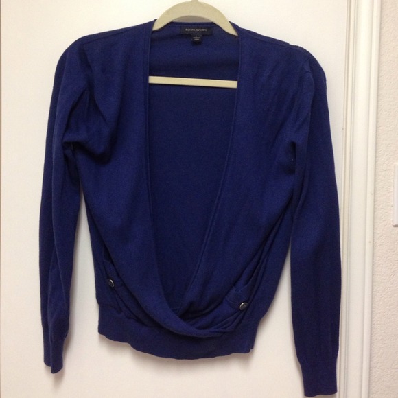 SOLD: Blue knitted lightweight sweater - Picture 1 of 3