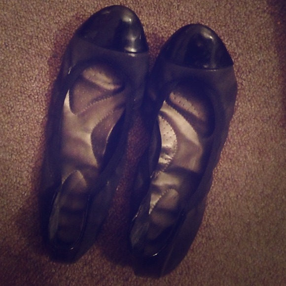 Black Flats With Leather Toe 🎀