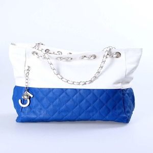 🌟SALE🌟Chained strap handbag in blue