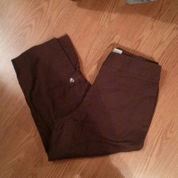 Brown capris