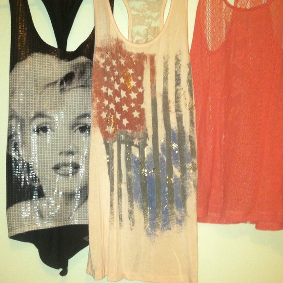 3 Tank top bundle (small) - Picture 1 of 4