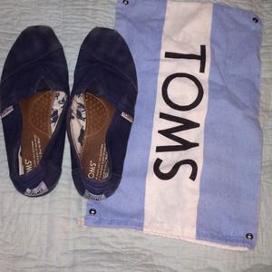 Navy blue toms