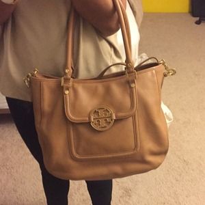 Tory Burch Amanda Hobo in brown!