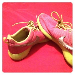 Pink & green Roshes 😍