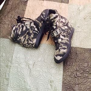 Camo studded boots