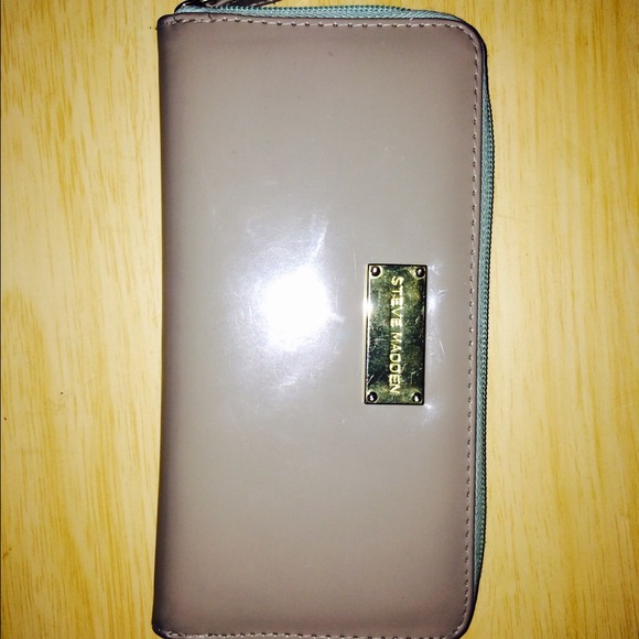 Steve Madden wallet