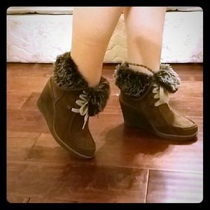 Brown Faux Fur Trimmed Booties!  7.5