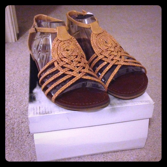 Dolce vita woven sandals