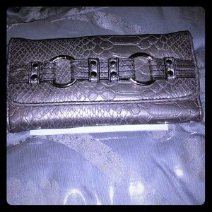 Silver tri-fold wallet,  with silver buckles