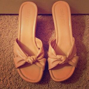 Cathy Jean Camel Mini Wedge