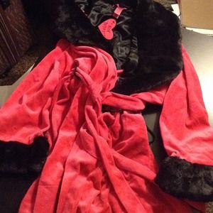 Pink and black Betty Johnson Robe