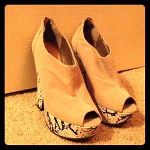 6" Platform faux snakeskin wedges with peep toe