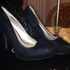 Black soft suede pumps💗