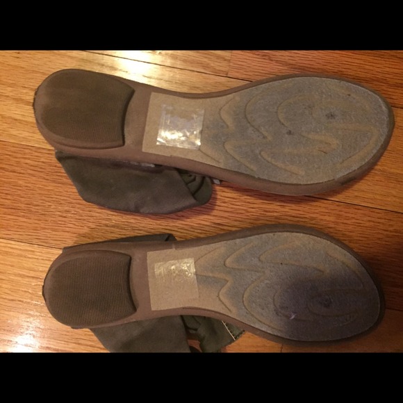 Rhinestone flip flops with green suede straps - Picture 3 of 3