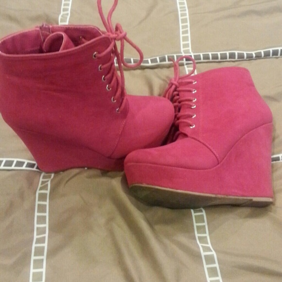 Pink lace booties like new with box