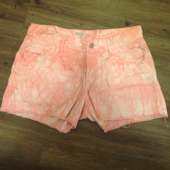 Pink, tie-dyed fringe short