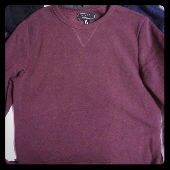 Very comfy maroon sweater