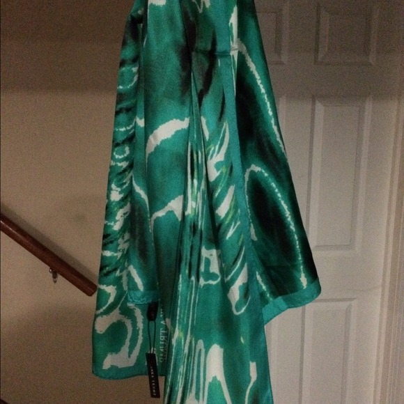 NWT IVANKA TRUMP SCARF