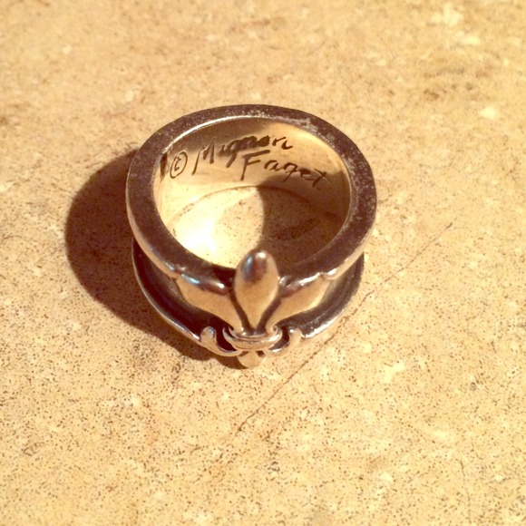 Fleur de lis ring