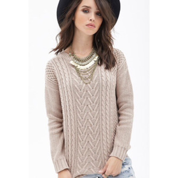 ❌ SOLD Tan/beige cable knit sweater ❌