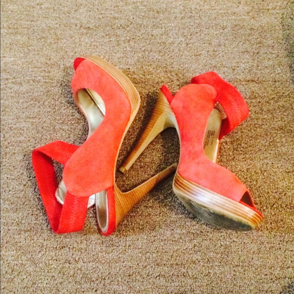 Red open toe shoes - Picture 3 of 3