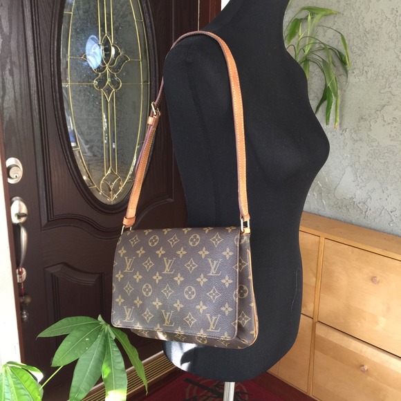 Louis Vuitton Handbags - Louis Vuitton monogram shoulder bag