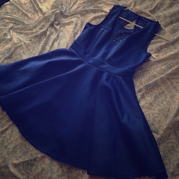 Vibrant blue party dress 👗