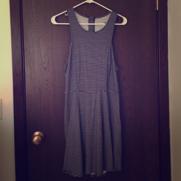 AE Stripped Dress with Back Cutout Detail