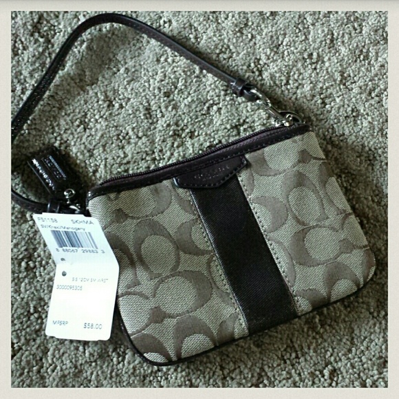 COACH  Sm Wristlet
