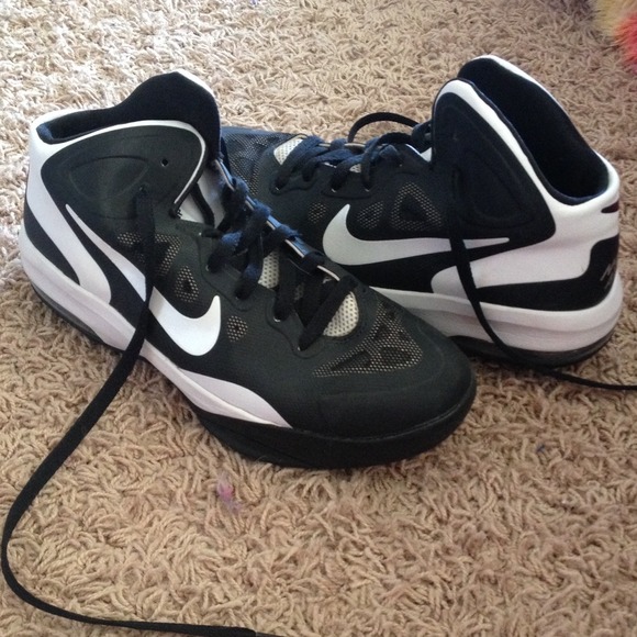 NIKE women's basketball shoes