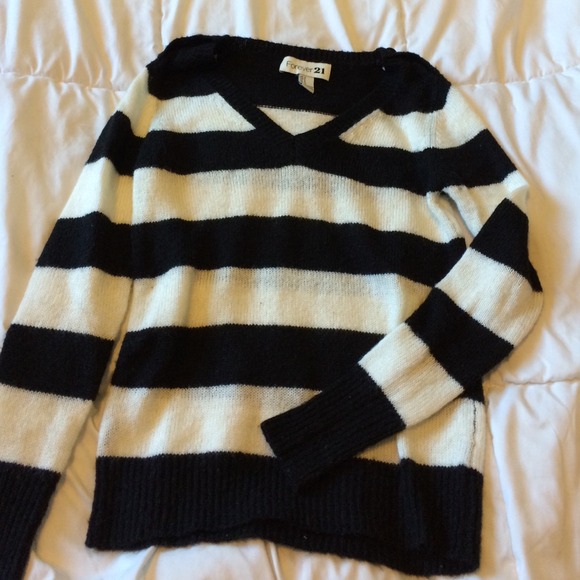 black and white striped forever 21 sweater