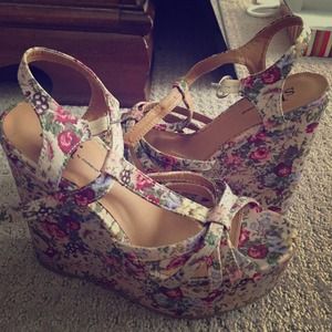Floral wedges