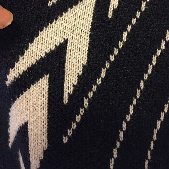 Addison Deco Pattern Black and white sweater - Picture 3 of 3