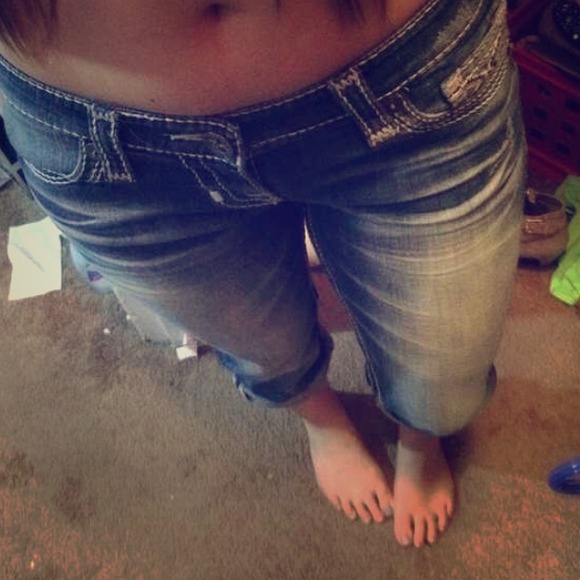 Buckle jeans capris