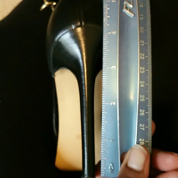 GUESS heels