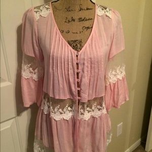 ??DATE NIGHT HP 1/16??BEAUTIFUL LACE TOP!