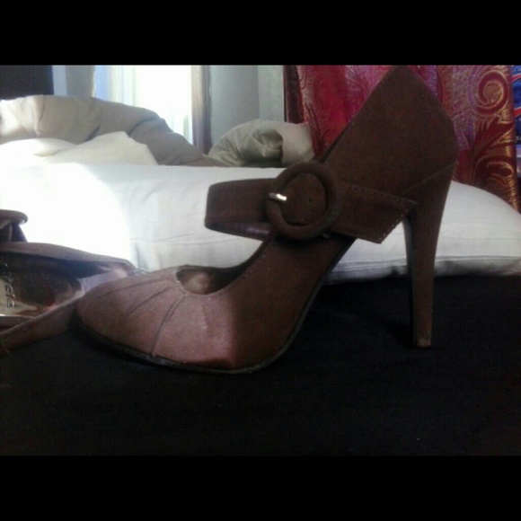 Heels brown