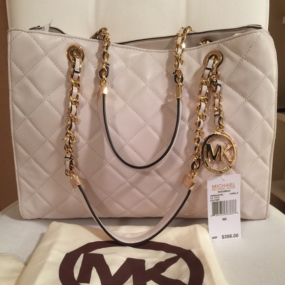❌SOLD❌Authentic Mk vanilla color  tote purse! - Picture 2 of 2