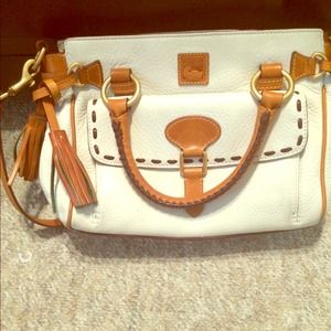 Dooney and Bourke satchel/purse great condition