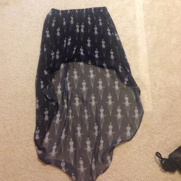 Chiffon, dagger printed hi-low skirt
