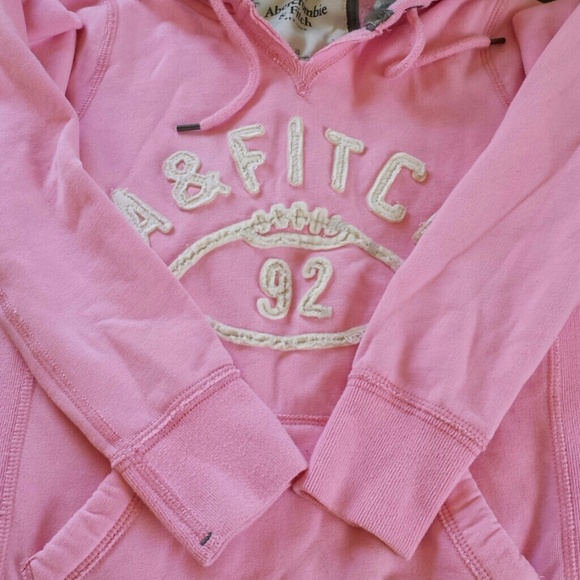 A&F pink pull over