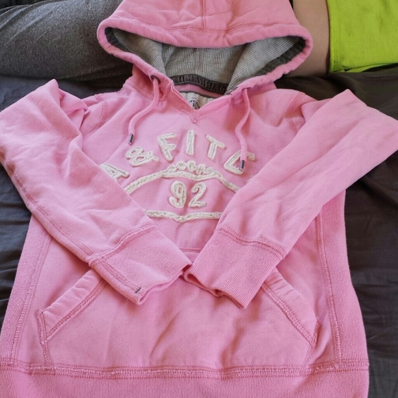 A&F pink pull over - Picture 2 of 2