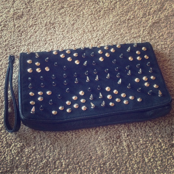 DONATED Akira studded clutch - Picture 1 of 4