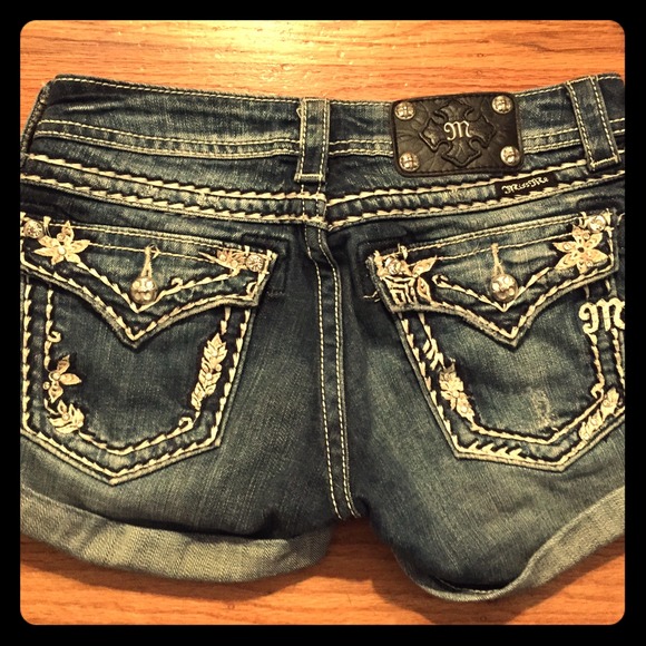 💐Miss Me shorts size 27💐