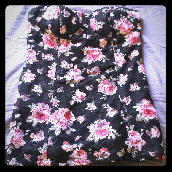 Very cute strapless top