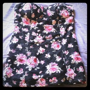 Very cute strapless top