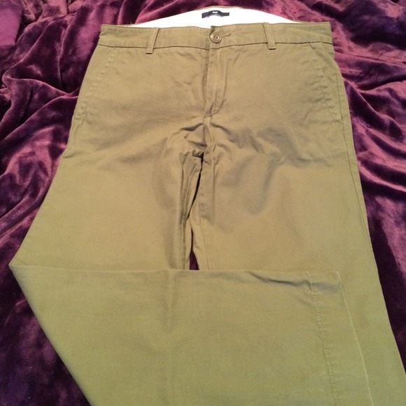 Gap olive green khaki pants