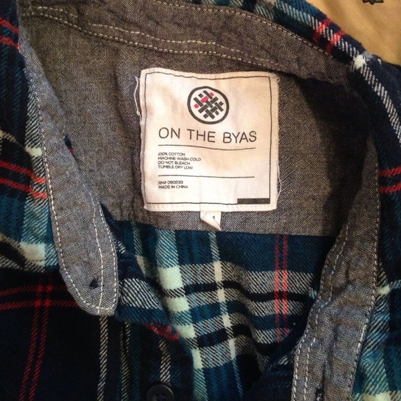 On the byas flannel shirt , from PAC sun , unisex - Picture 2 of 3