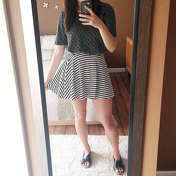 🎉HP🎉 VS PINK striped skater skirt NWOT - Picture 1 of 4