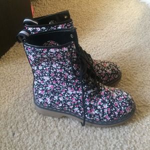Floral combat boot size 6.5 womens US